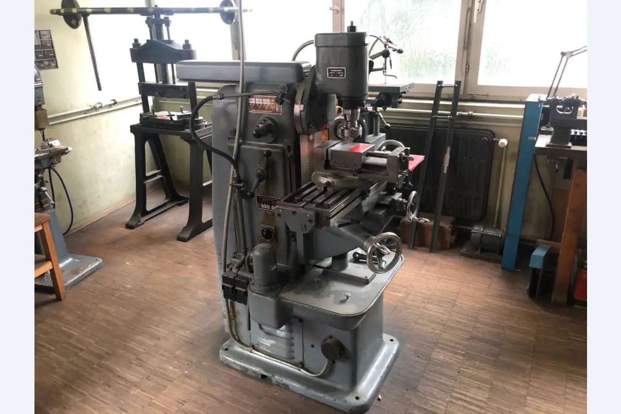 Holzbearbeitungs- und Werkzeugmaschinen zur Herstellung von mechanischen Kuckucksuhrwerken und -gehäusen-1