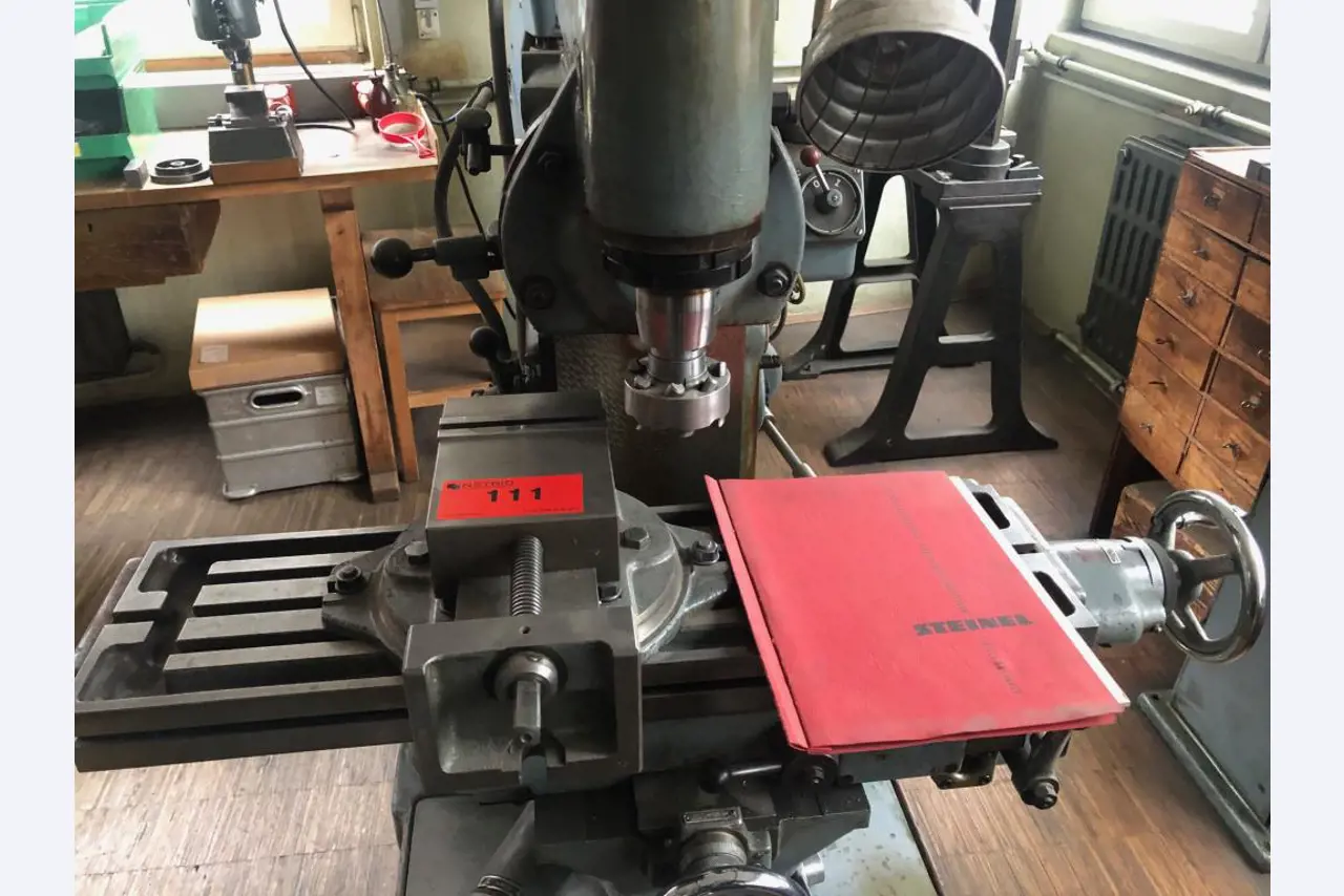 Holzbearbeitungs- und Werkzeugmaschinen zur Herstellung von mechanischen Kuckucksuhrwerken und -gehäusen-3