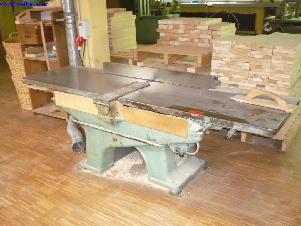 Machines à bois et machines-outils pour la fabrication de mouvements et de boîtiers de coucous mécaniques-1