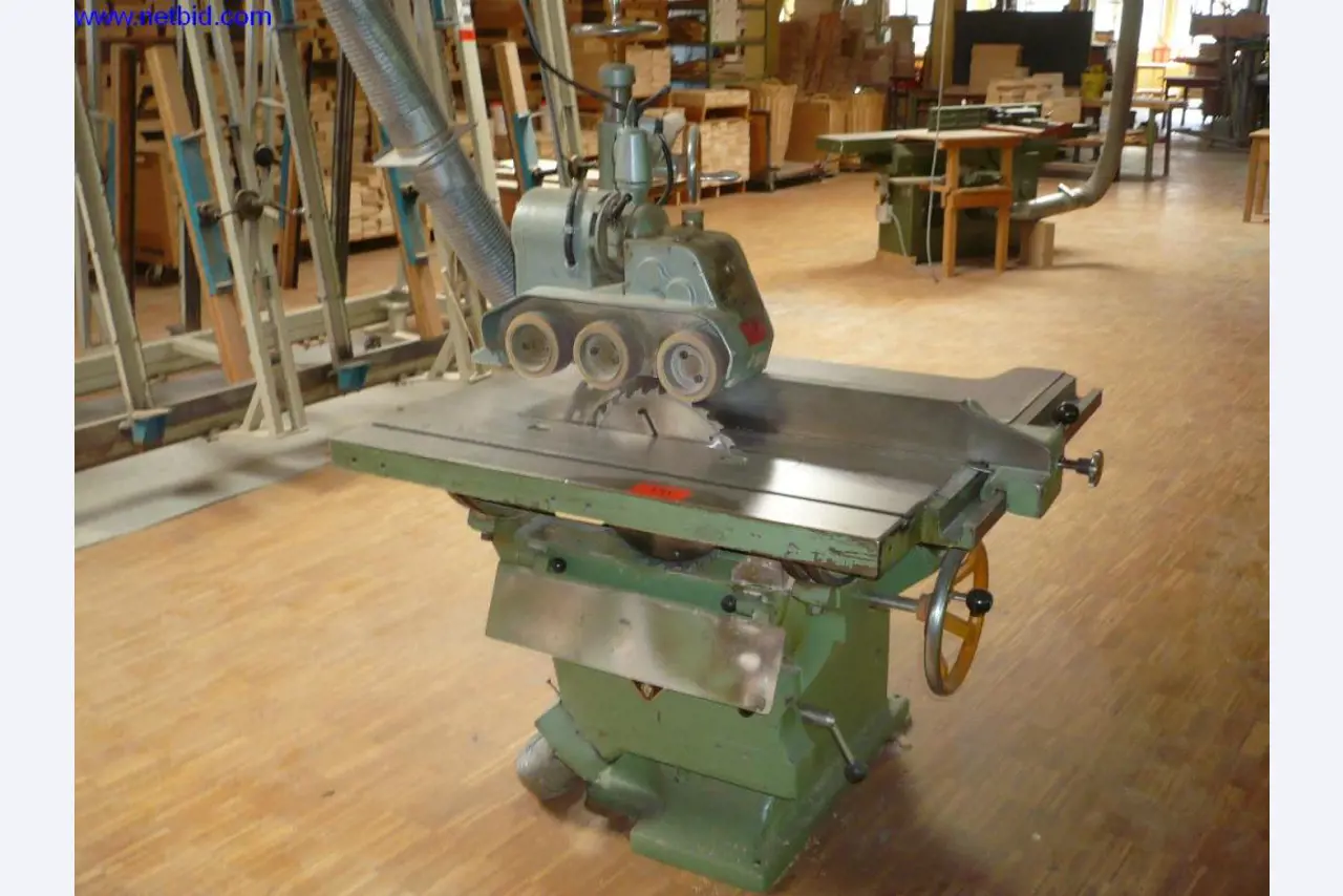 Holzbearbeitungs- und Werkzeugmaschinen zur Herstellung von mechanischen Kuckucksuhrwerken und -gehäusen-1