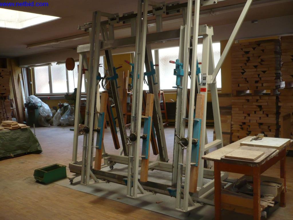 Holzbearbeitungs- und Werkzeugmaschinen zur Herstellung von mechanischen Kuckucksuhrwerken und -gehäusen-1