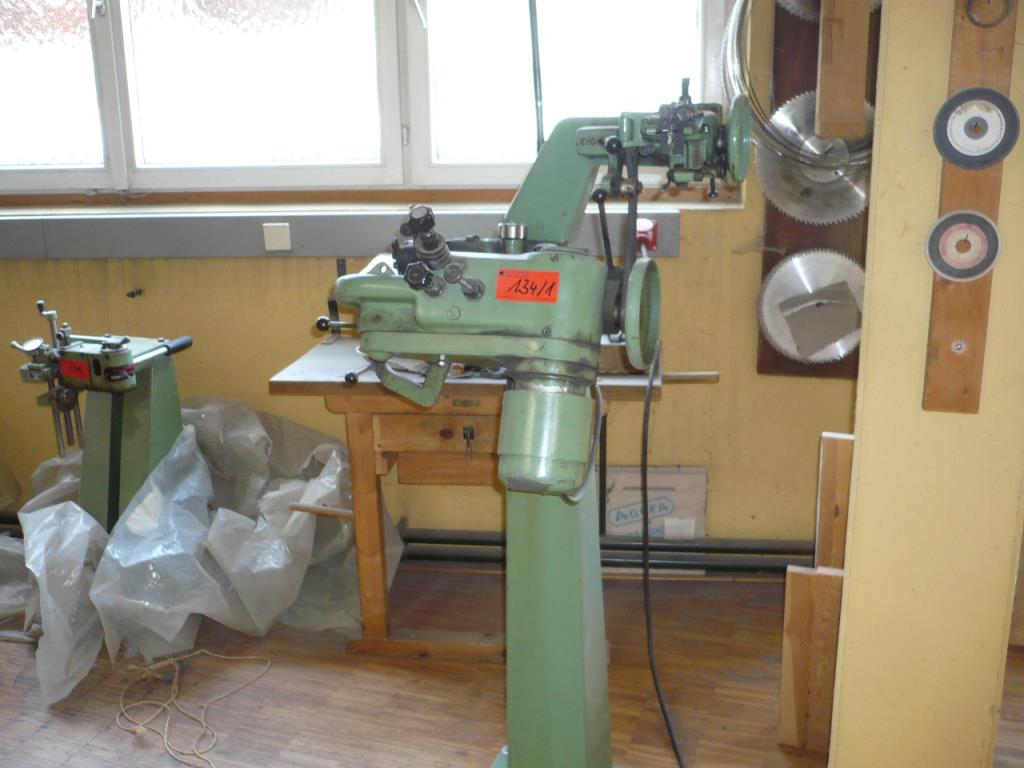 Holzbearbeitungs- und Werkzeugmaschinen zur Herstellung von mechanischen Kuckucksuhrwerken und -gehäusen-1