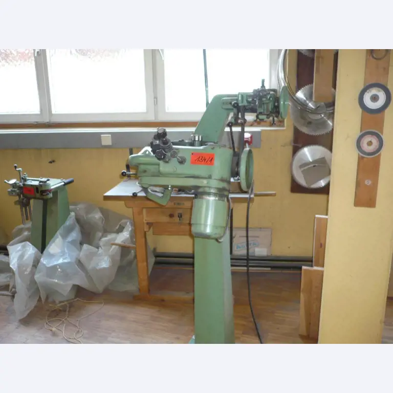 Holzbearbeitungs- und Werkzeugmaschinen zur Herstellung von mechanischen Kuckucksuhrwerken und -gehäusen-1