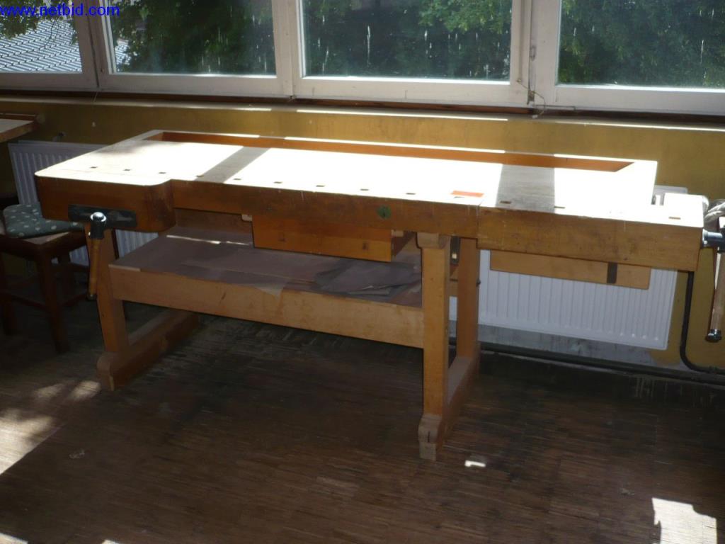 Holzbearbeitungs- und Werkzeugmaschinen zur Herstellung von mechanischen Kuckucksuhrwerken und -gehäusen-1