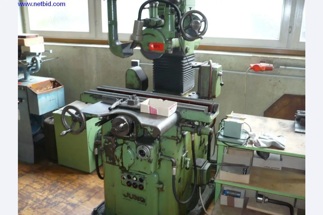 Holzbearbeitungs- und Werkzeugmaschinen zur Herstellung von mechanischen Kuckucksuhrwerken und -gehäusen-1