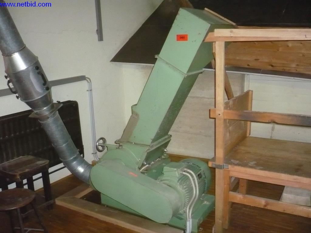 Holzbearbeitungs- und Werkzeugmaschinen zur Herstellung von mechanischen Kuckucksuhrwerken und -gehäusen-1