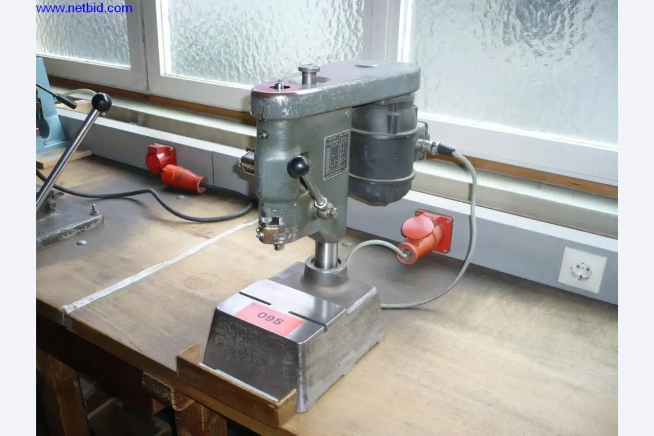 Trabalhos em madeira e máquinas-ferramentas para o fabrico de mecanismos e caixas de relógios de cuco mecânicos-1