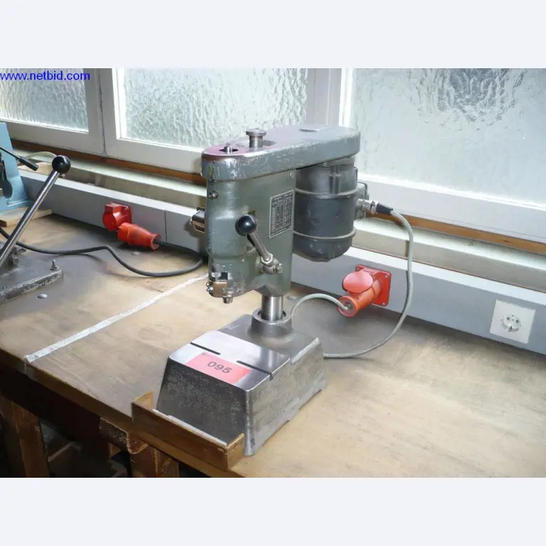 Trabalhos em madeira e máquinas-ferramentas para o fabrico de mecanismos e caixas de relógios de cuco mecânicos-1