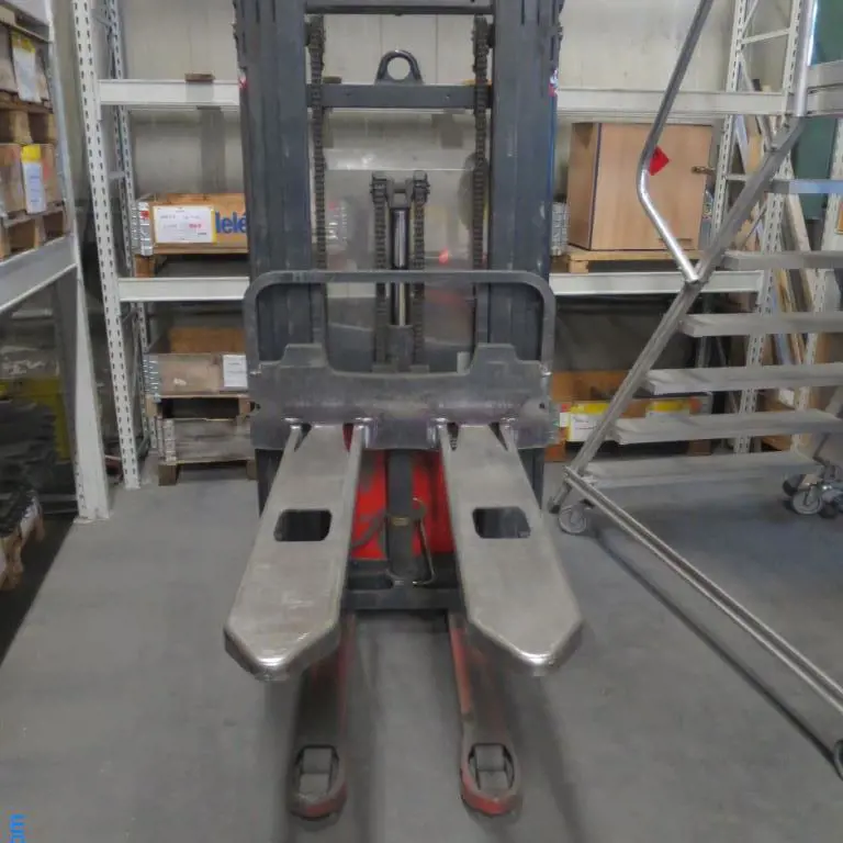 Electric pallet truck (released on 07.08.2020) Linde L12