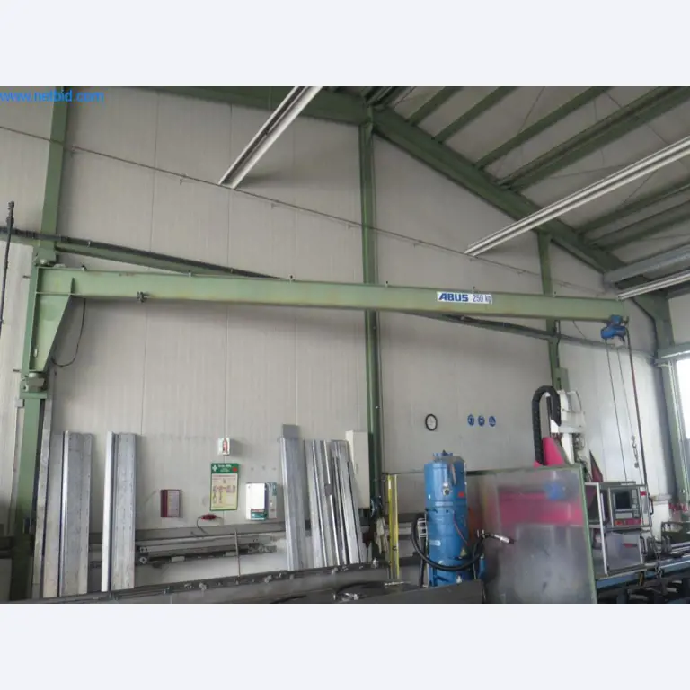 Máquinas de maquinagem, tecnologia de soldadura, ferramentas manuais e outros bens de equipamento-1