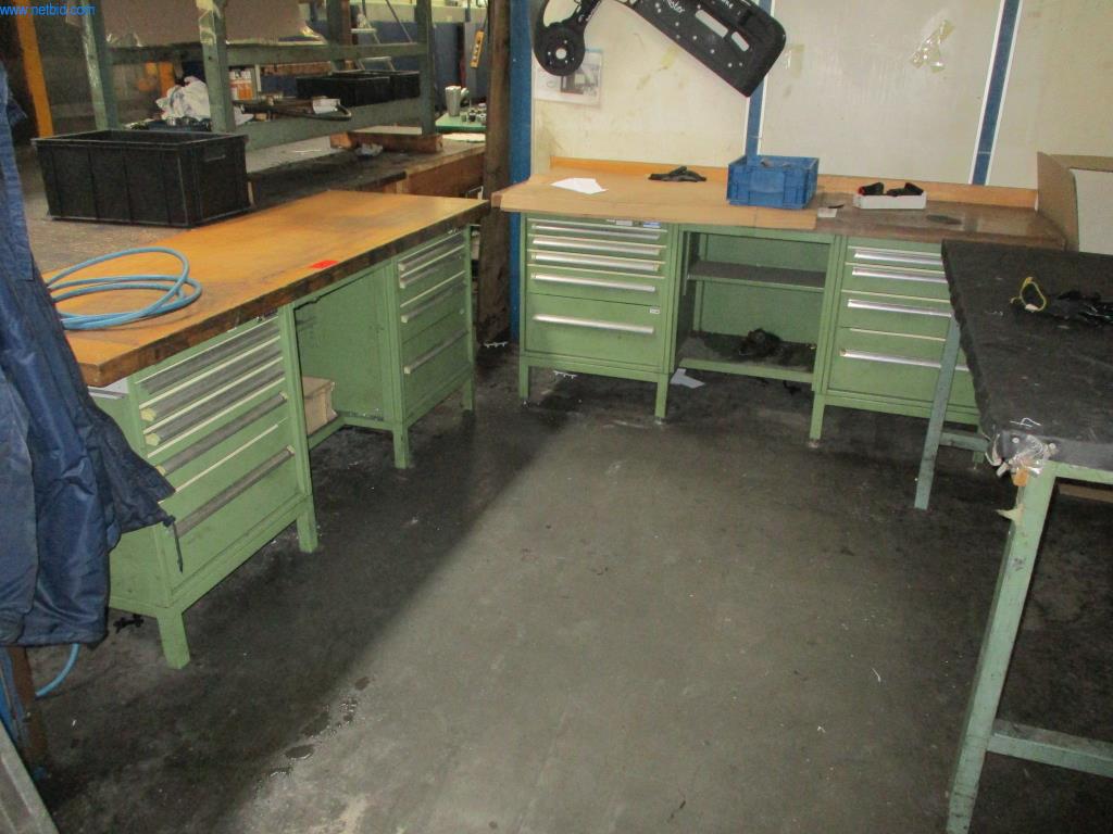 Stroje pro vstřikování plastů
-1