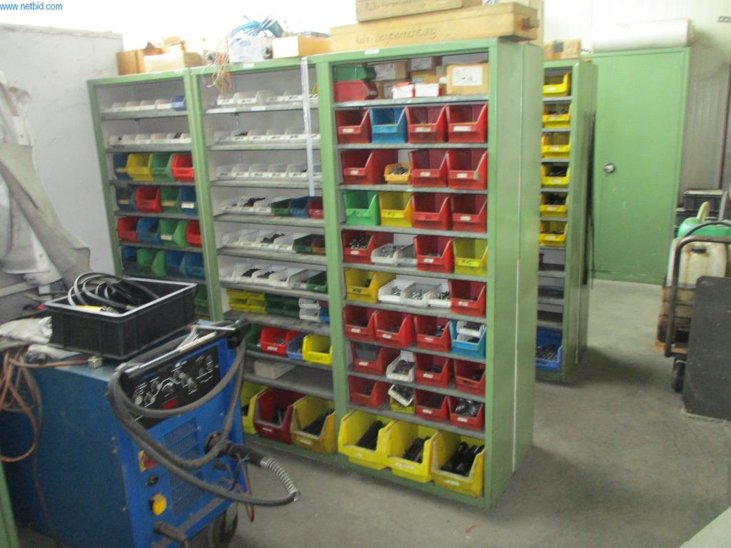 Stroje pro vstřikování plastů
-4