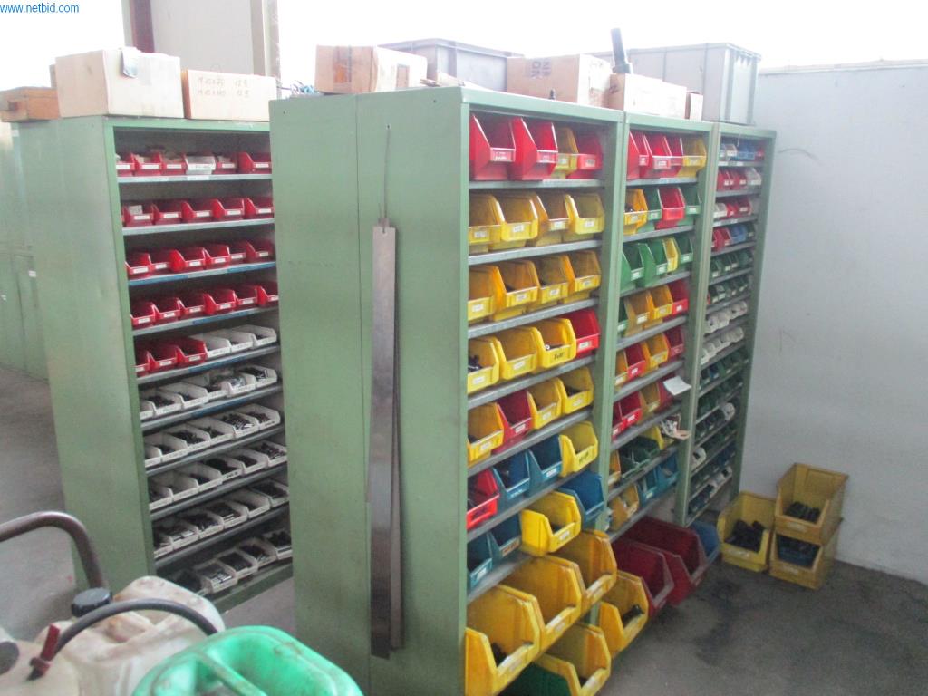 Stroje pro vstřikování plastů
-7