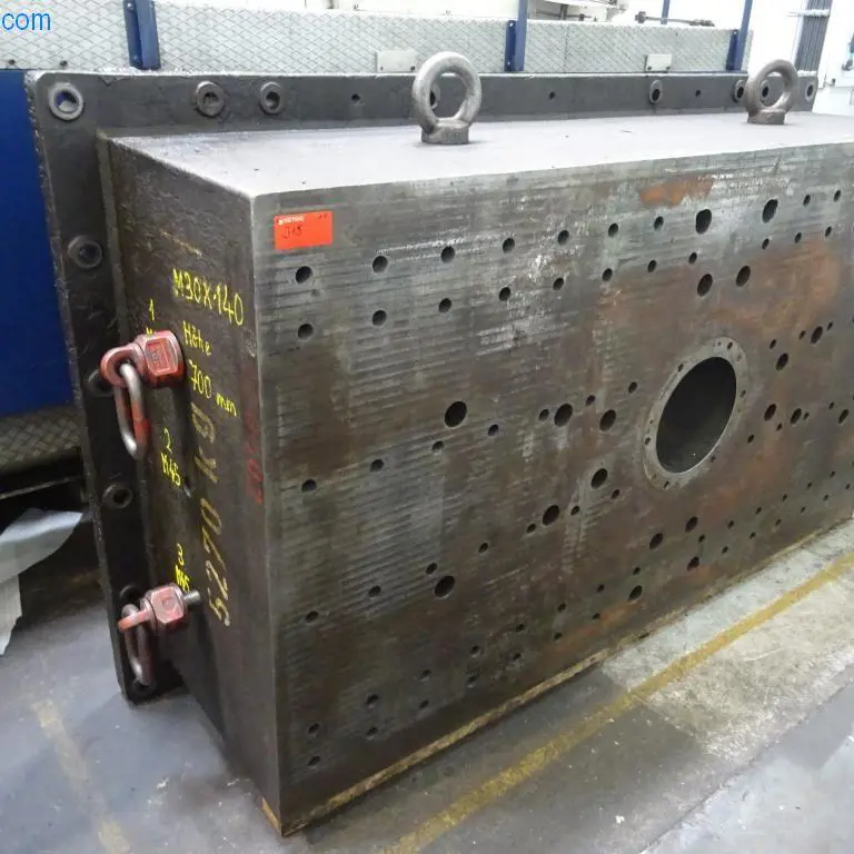 Intermediate clamping plate