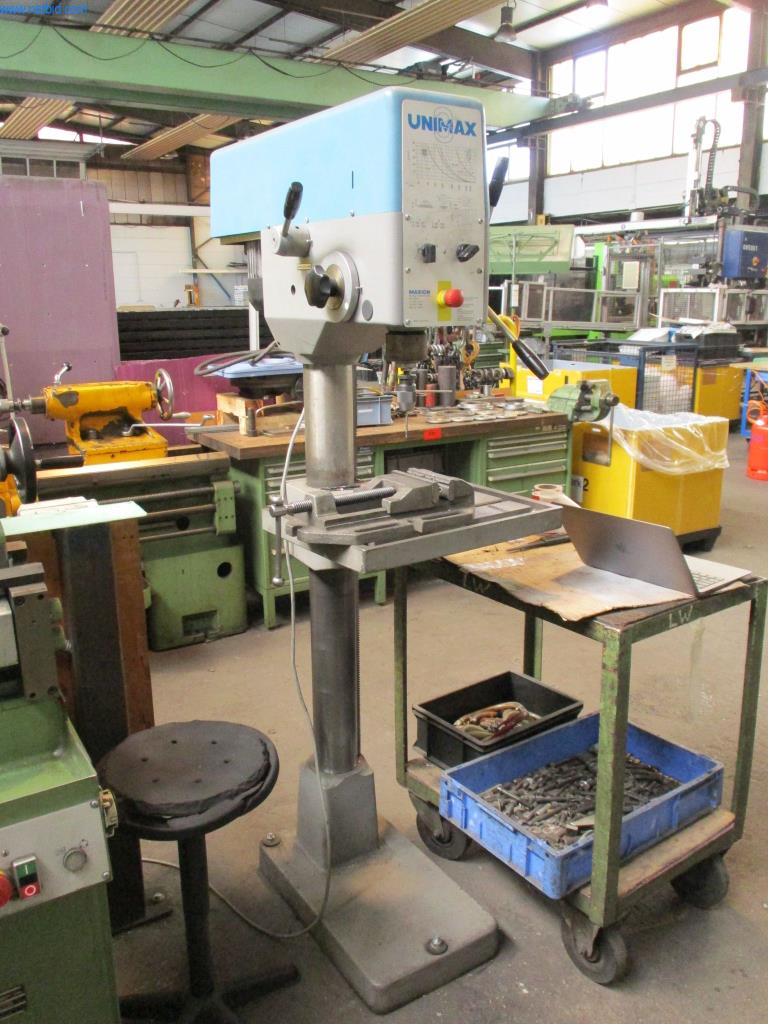 Machines du secteur de l'injection plastique
-1