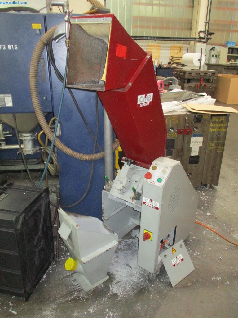 Machines du secteur de l'injection plastique
-1