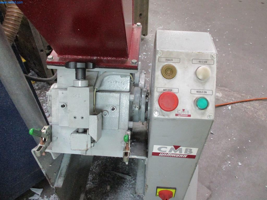 Machines du secteur de l'injection plastique
-2