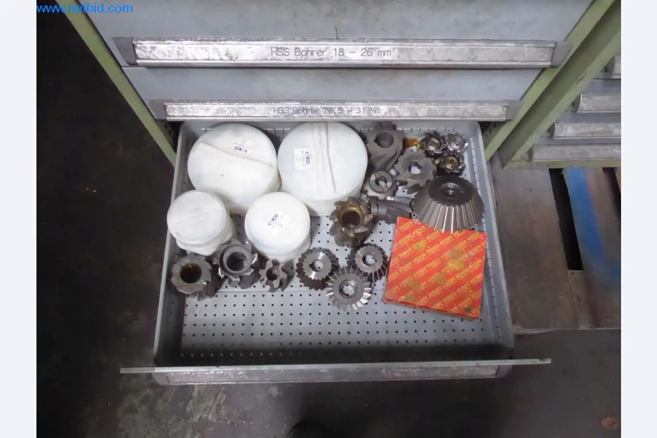 Máquinas de corte, tecnología de soldadura, herramientas manuales y otros activos fijos-11