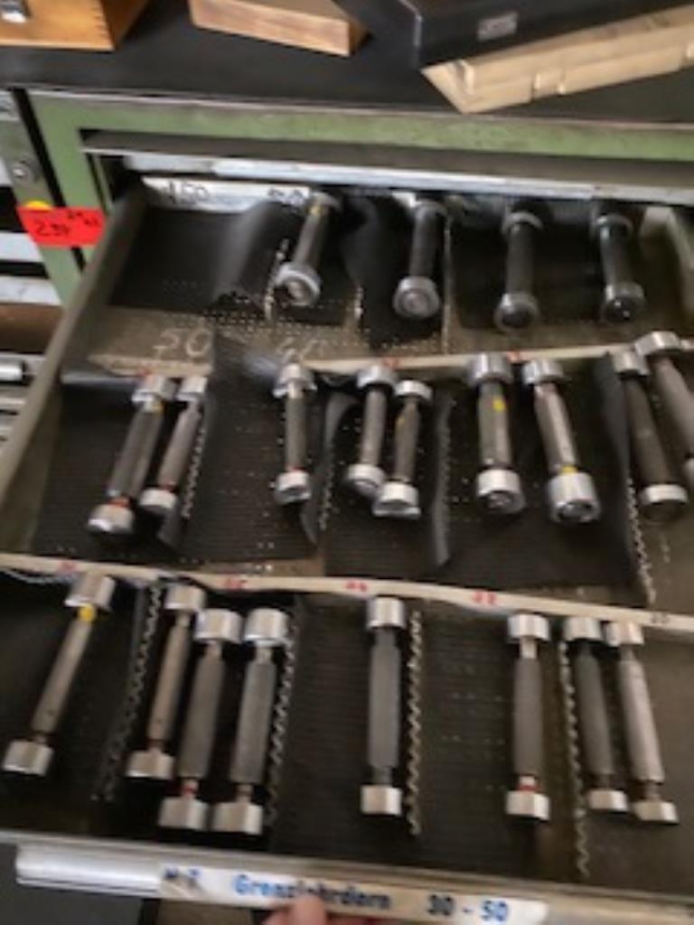 Máquinas de corte, tecnología de soldadura, herramientas manuales y otros activos fijos-11