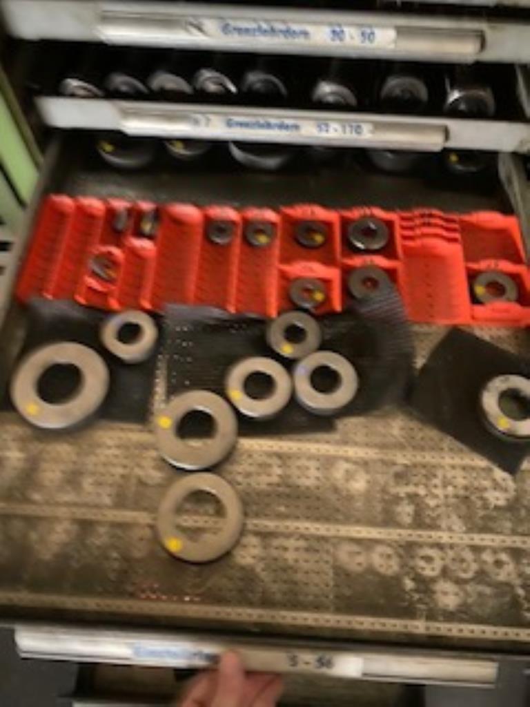 Máquinas de corte, tecnología de soldadura, herramientas manuales y otros activos fijos-13