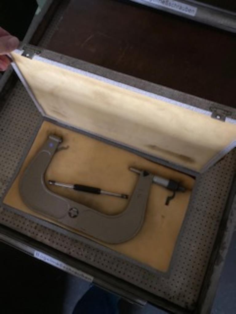 Máquinas de corte, tecnología de soldadura, herramientas manuales y otros activos fijos-9