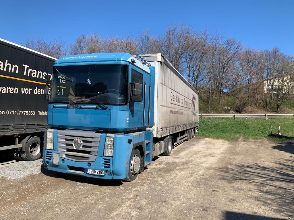 2 LKW und 3-Achs-Sattelzugauflieger-1