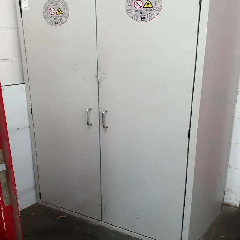 Safety cabinet Denios 90