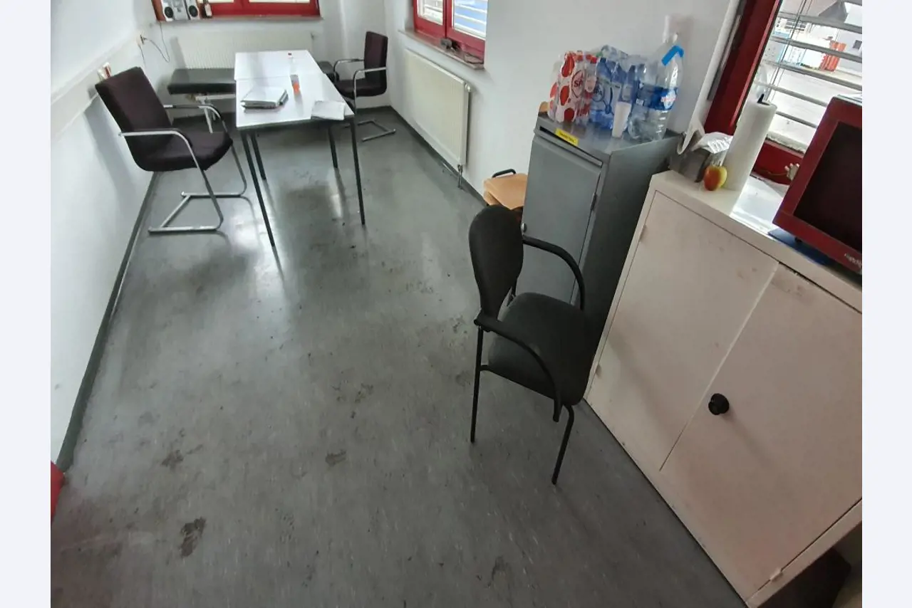 Máquinas de pré-impressão, equipamento de escritório e comercial-1