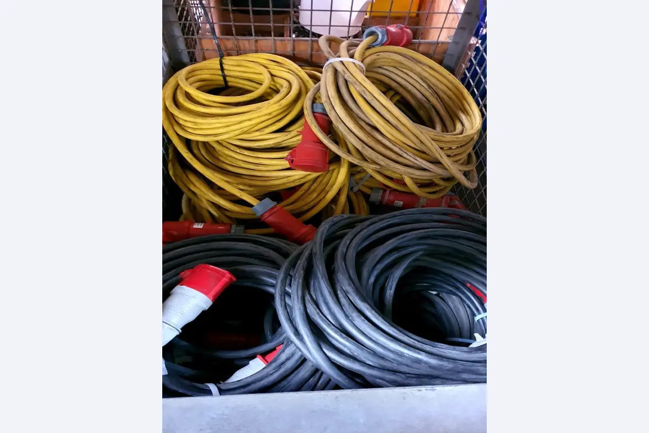 Geräte zur Klima-Wärme-Kälte-Ventilation, Werkstatt– u. Lagereinrichtung-2