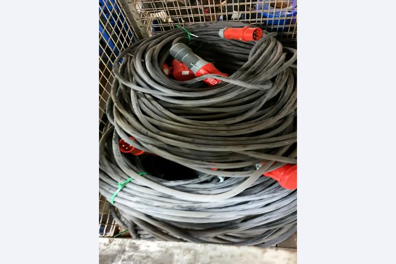 Geräte zur Klima-Wärme-Kälte-Ventilation, Werkstatt– u. Lagereinrichtung-4