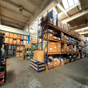 200 lfm. Heavy duty shelving