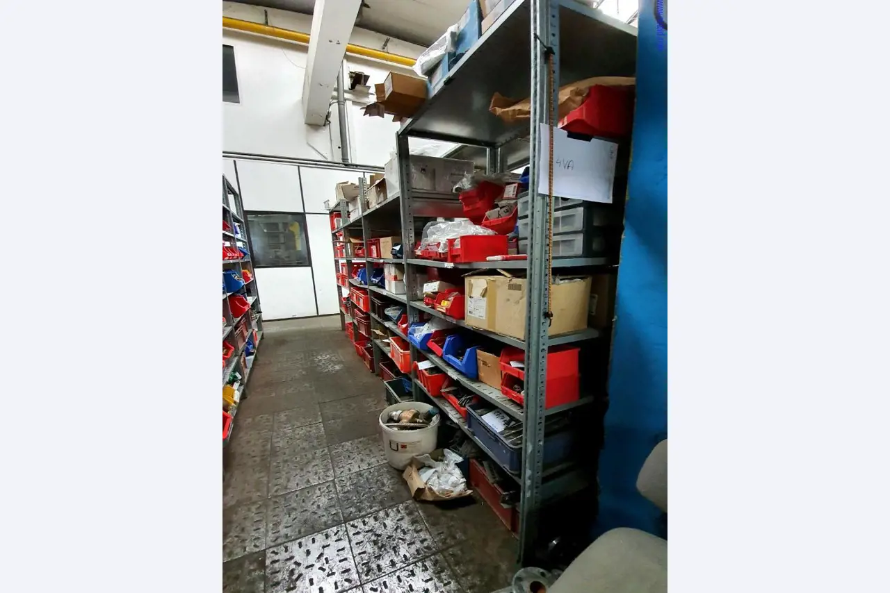 Geräte zur Klima-Wärme-Kälte-Ventilation, Werkstatt– u. Lagereinrichtung-4