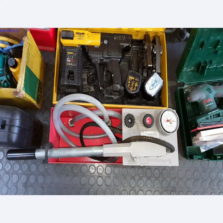 Geräte zur Klima-Wärme-Kälte-Ventilation, Werkstatt– u. Lagereinrichtung-6