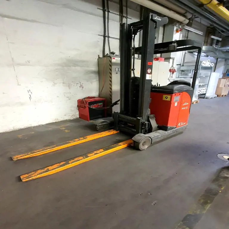 Reach Mast Forklift (9) Linde R12S