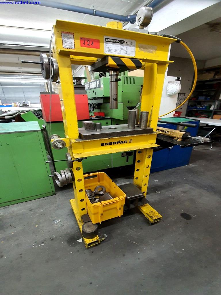 Operativna in pisarniška oprema tiskarne-1