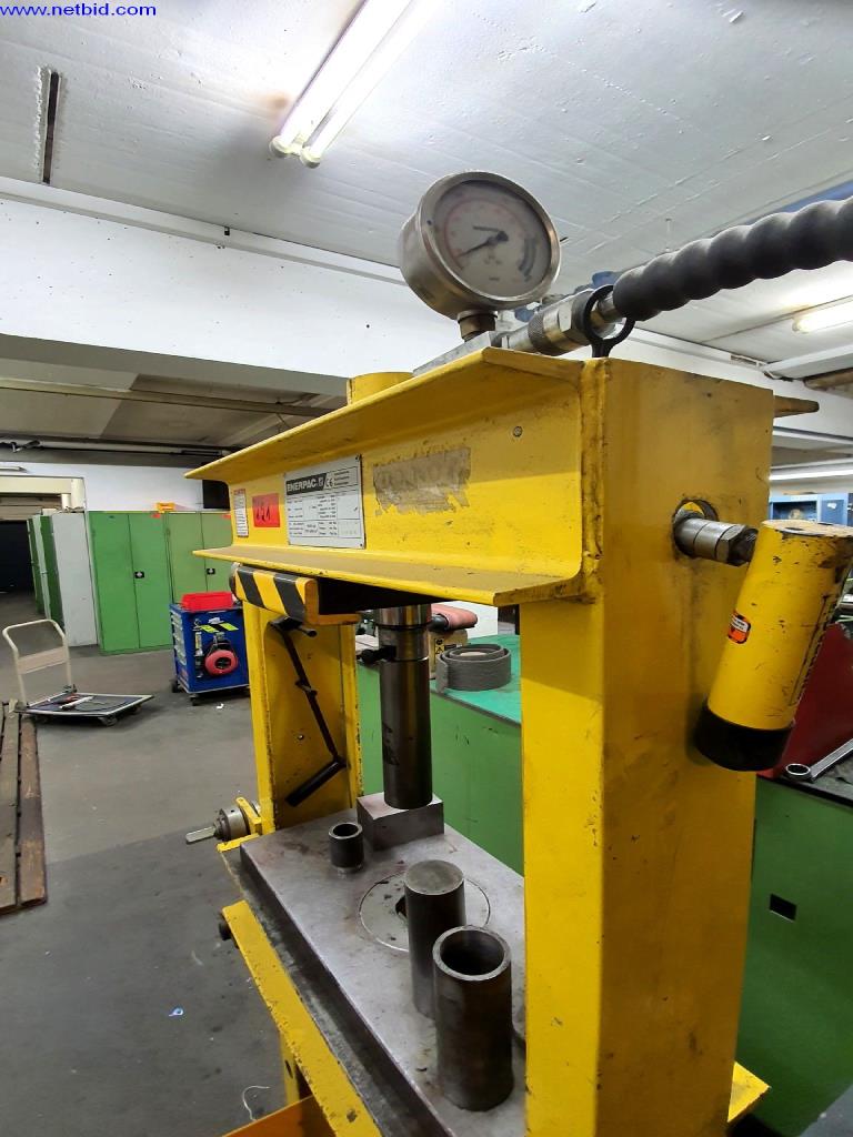 Operativna in pisarniška oprema tiskarne-2