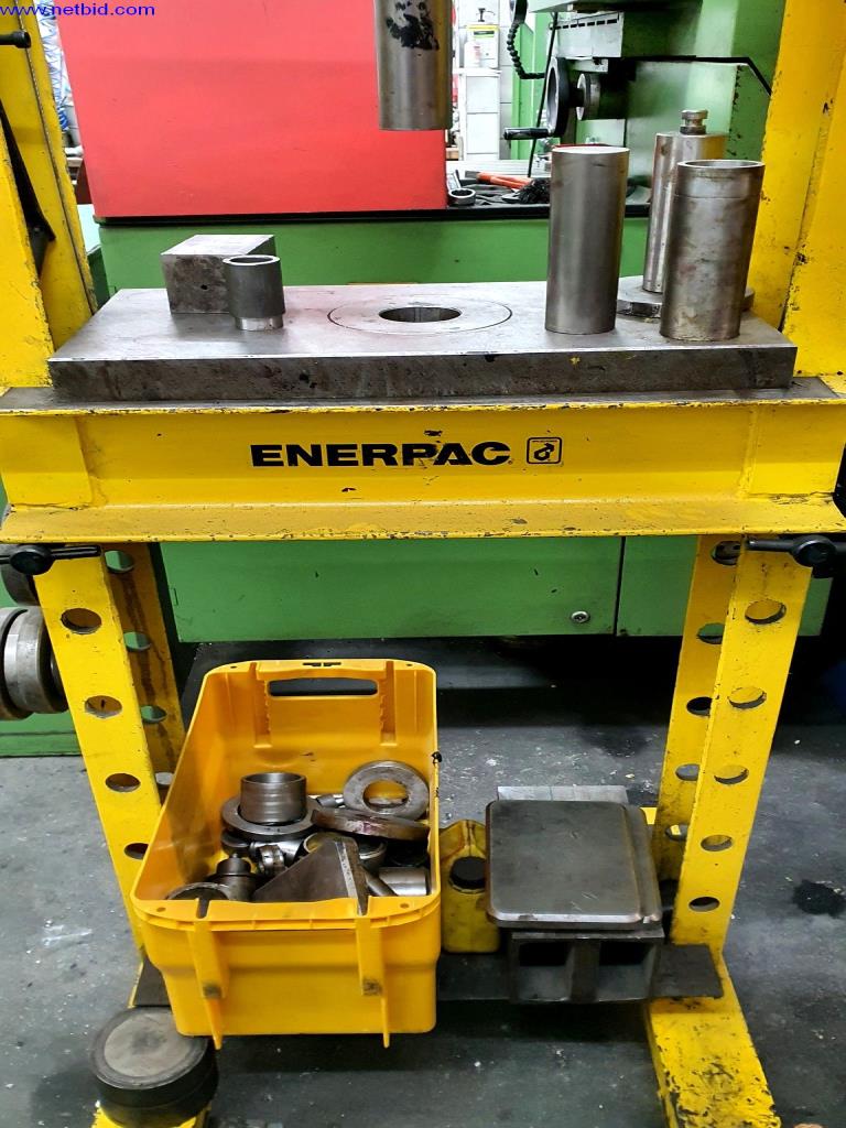 Equipamento operacional e de escritório de uma empresa de impressão-3