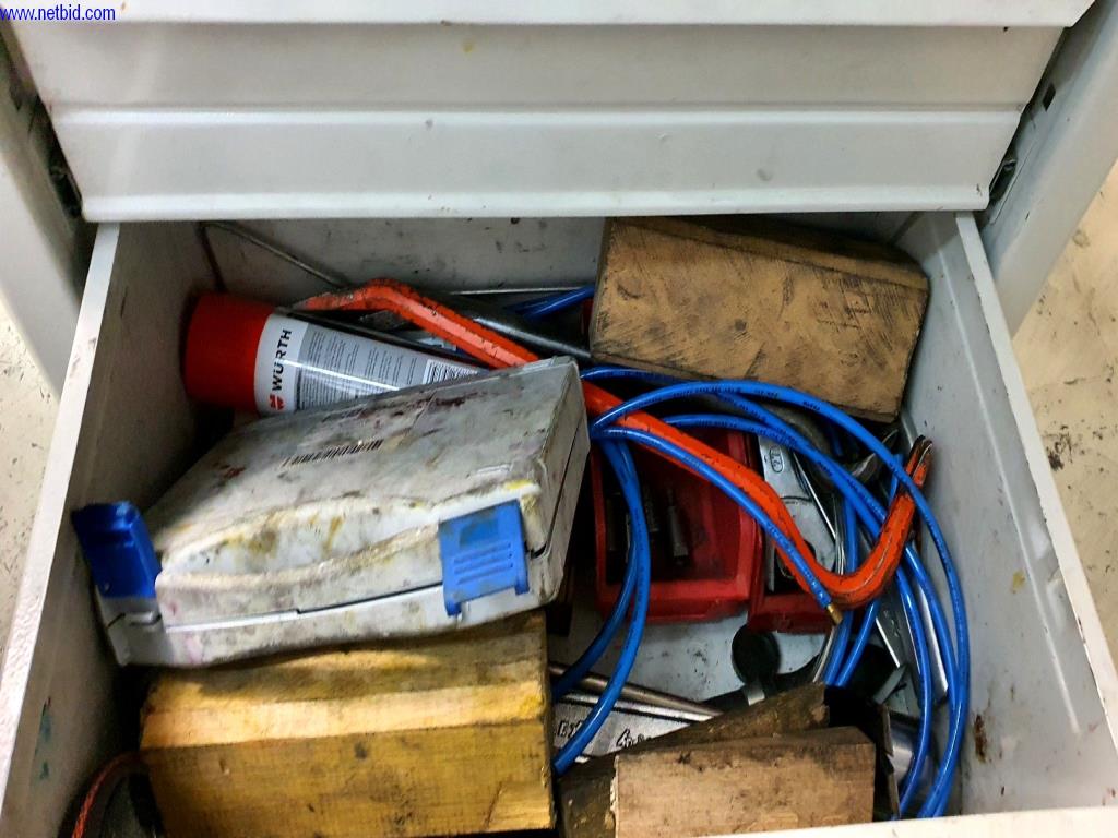 Equipamento operacional e de escritório de uma empresa de impressão-7