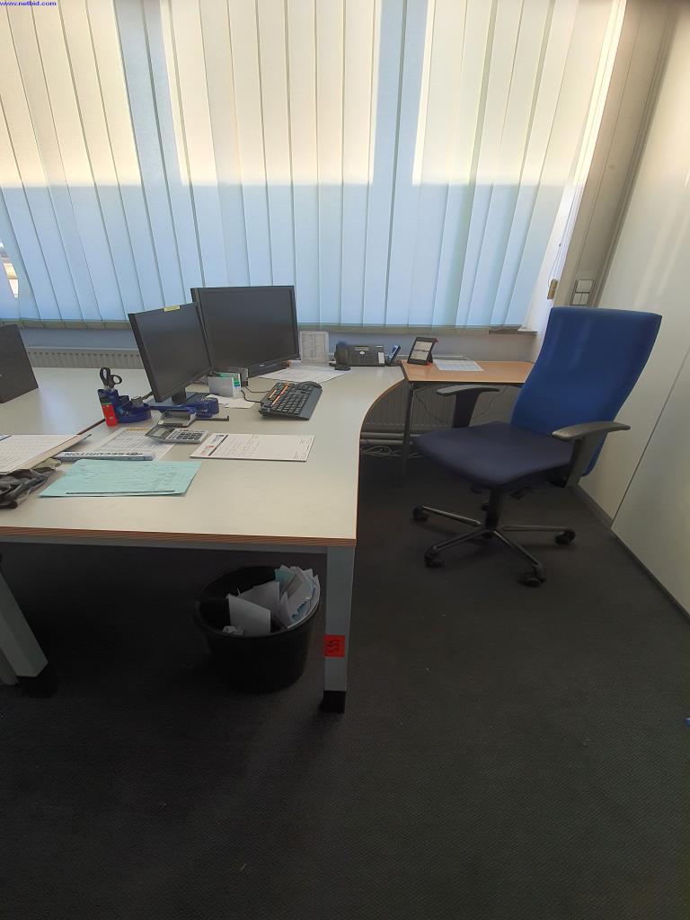 Wyposażenie operacyjne i biurowe firmy poligraficznej-1