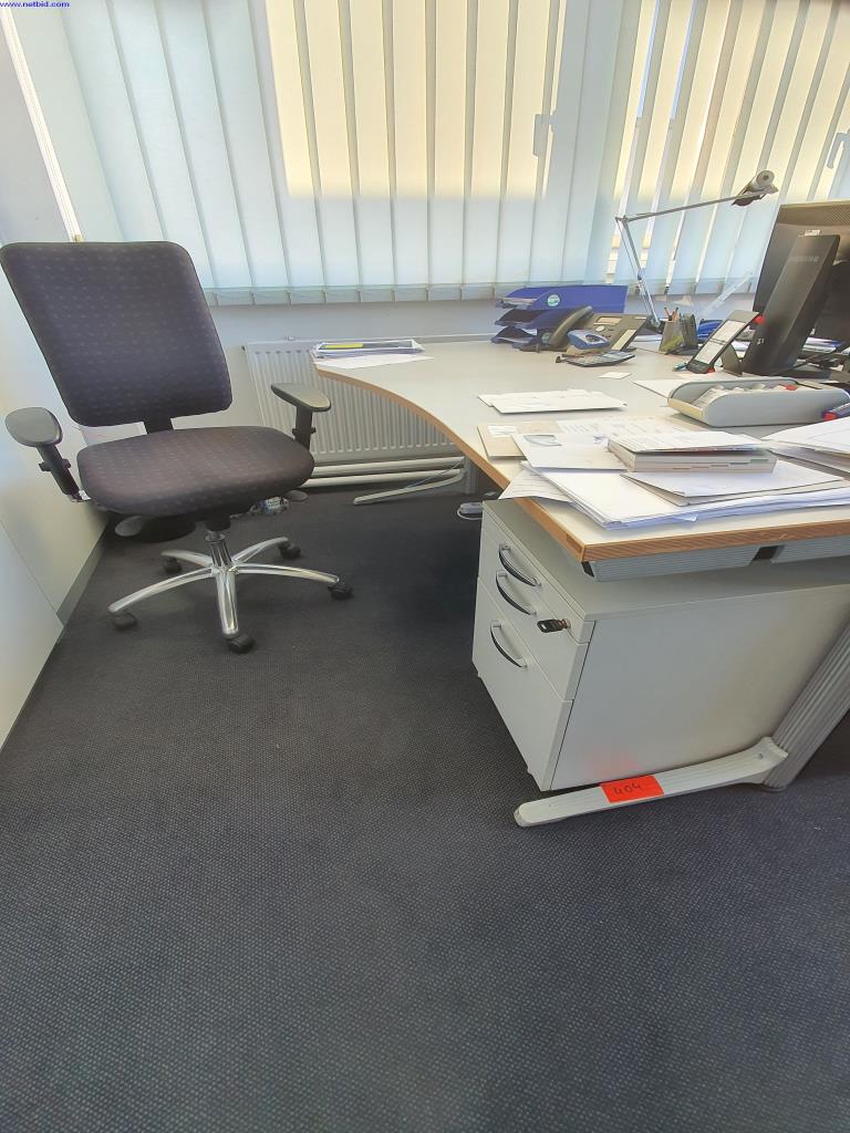 Wyposażenie operacyjne i biurowe firmy poligraficznej-1