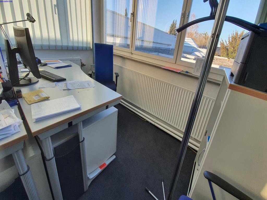 Wyposażenie operacyjne i biurowe firmy poligraficznej-1