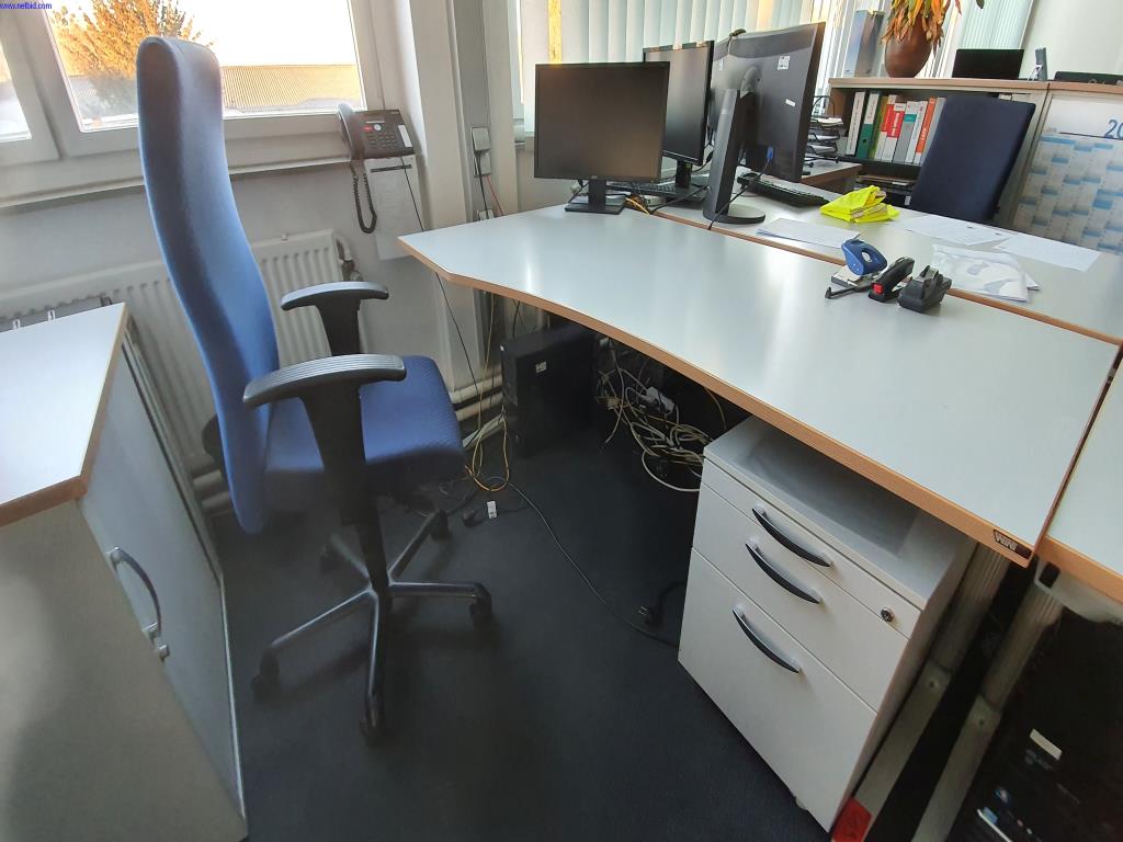 Wyposażenie operacyjne i biurowe firmy poligraficznej-1