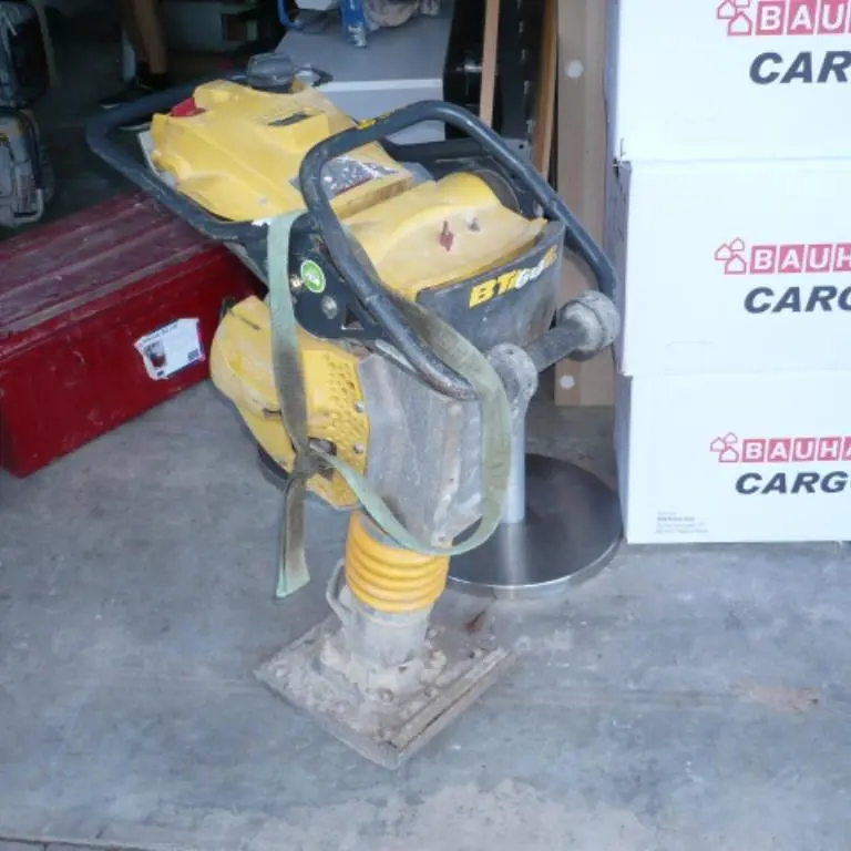 Pilon vibrant Bomag BT60