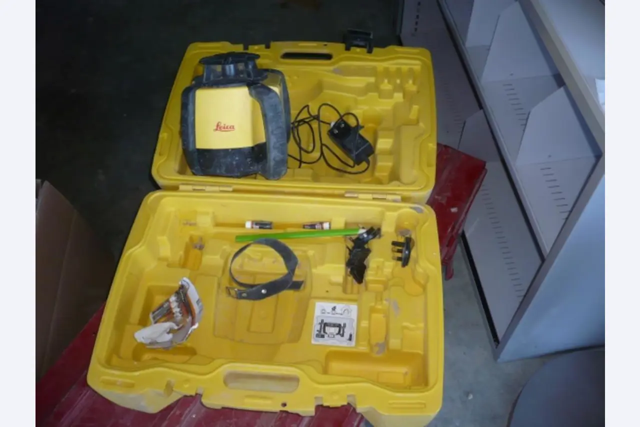 Véhicules et accessoires de construction-1