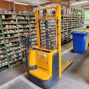 Electric pallet truck Jungheinrich EJC 110