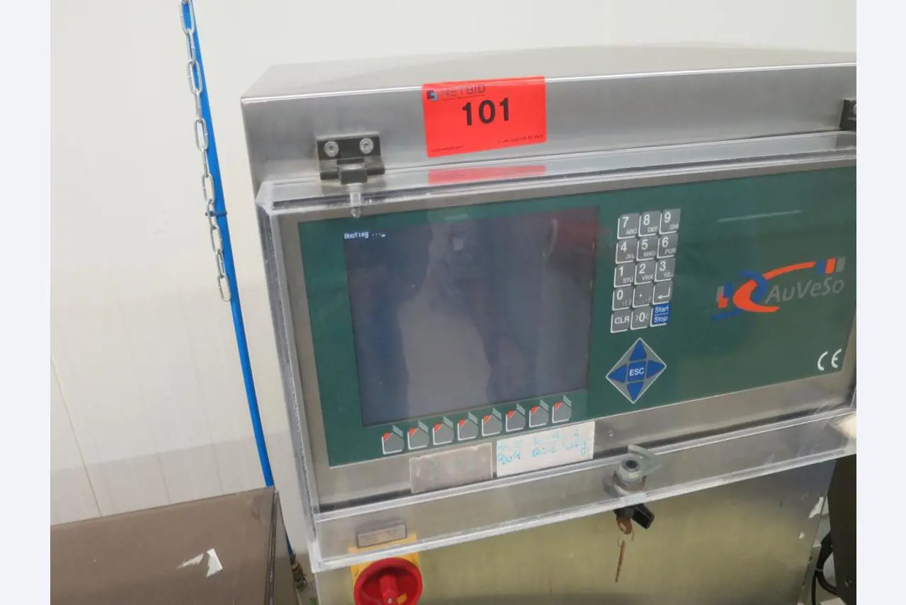 Máquinas bem conservadas para a produção de carnes salgadas/produtos de carne curados e carnes fumadas, máquinas de corte e de embalagem, equipamento de fábrica e de escritório-3