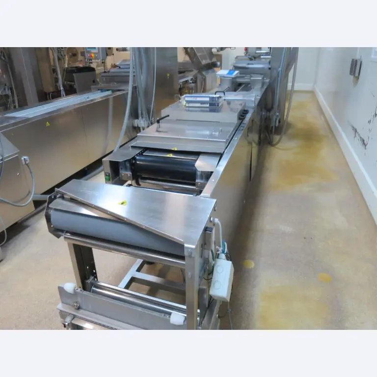 Máquinas bem conservadas para a produção de carnes salgadas/produtos de carne curados e carnes fumadas, máquinas de corte e de embalagem, equipamento de fábrica e de escritório-1