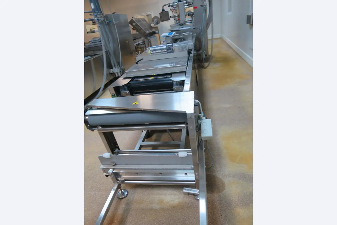 Máquinas bem conservadas para a produção de carnes salgadas/produtos de carne curados e carnes fumadas, máquinas de corte e de embalagem, equipamento de fábrica e de escritório-2