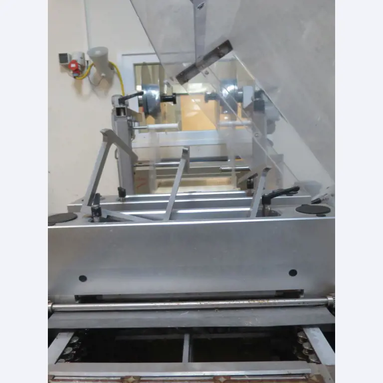 Máquinas bem conservadas para a produção de carnes salgadas/produtos de carne curados e carnes fumadas, máquinas de corte e de embalagem, equipamento de fábrica e de escritório-6