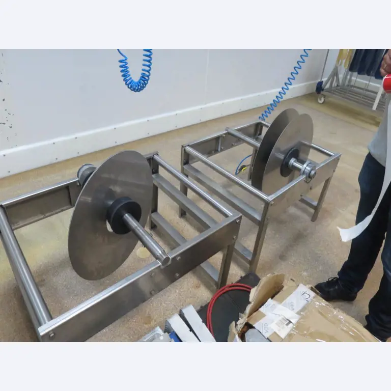 Máquinas bem conservadas para a produção de carnes salgadas/produtos de carne curados e carnes fumadas, máquinas de corte e de embalagem, equipamento de fábrica e de escritório-7